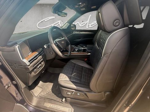 Certified 2025 Cadillac Escalade Sport Platinum w/ LPO, ONYX Package AWD/4WD image 19