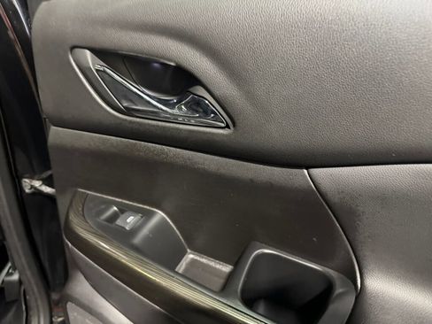 Used 2023 GMC Acadia SLT w/ Preferred Package image 20