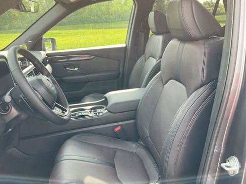 Used 2025 Honda Pilot Black Edition image 19