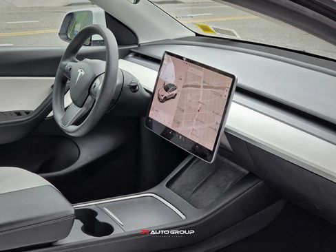 Used 2021 Tesla Model Y Long Range AWD/4WD image 12