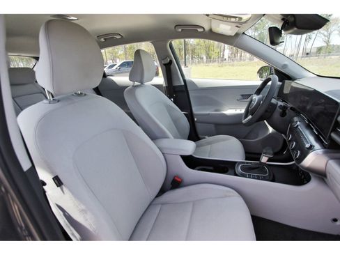 Used 2024 Hyundai Kona SE image 27