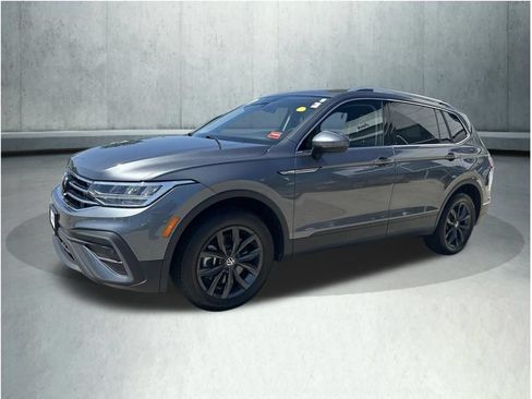 Used 2024 Volkswagen Tiguan SE AWD/4WD image 1