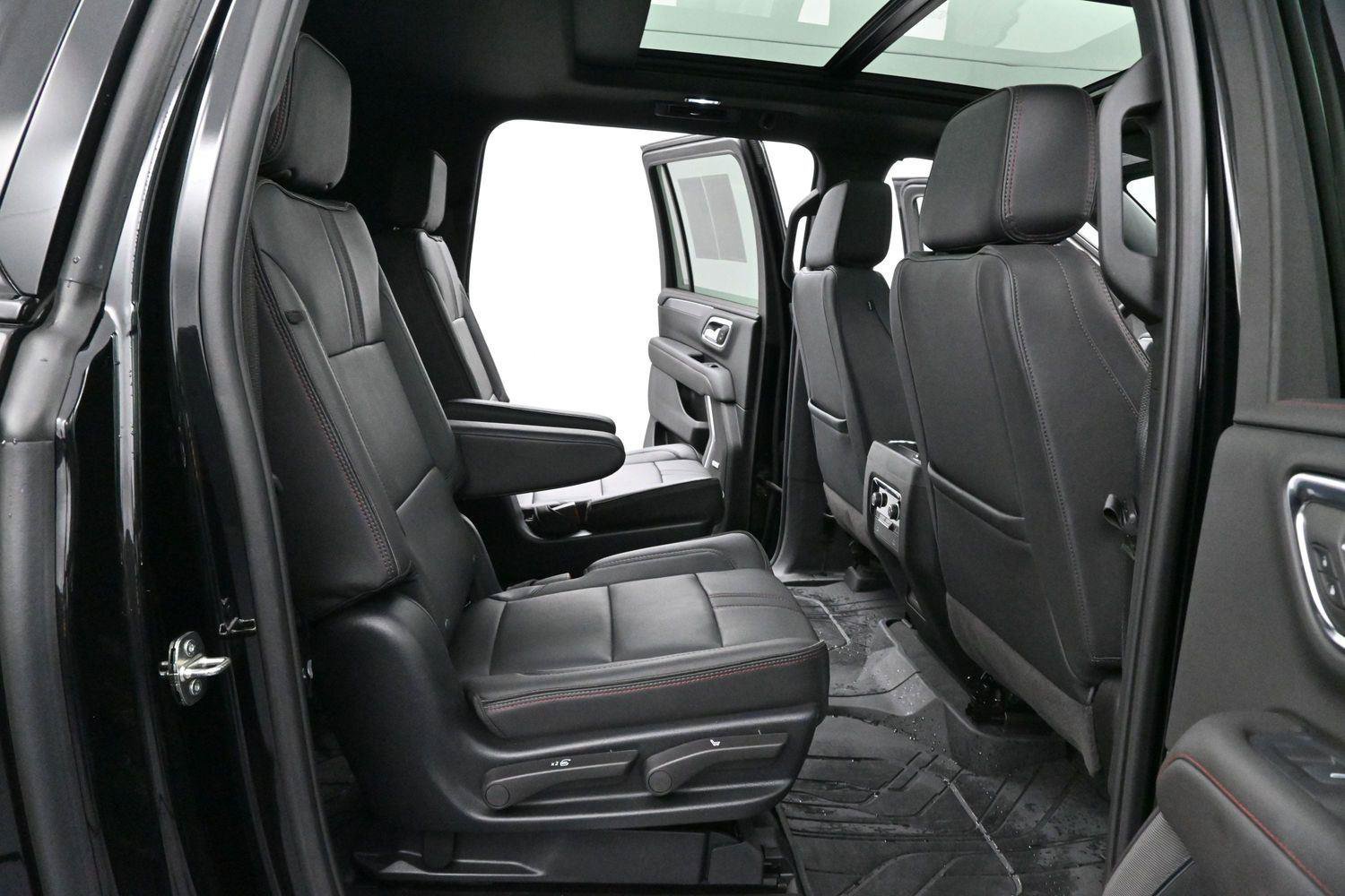 Used 2024 Chevrolet Suburban RST w/ Luxury Package AWD/4WD image 38