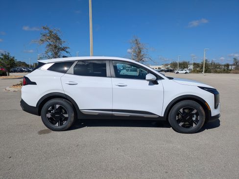 New 2026 Kia Sportage LX FWD image 4