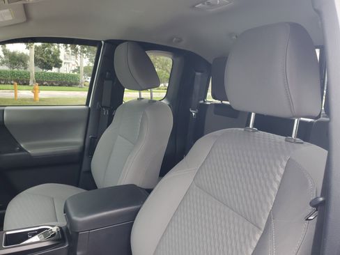 Used 2023 Toyota Tacoma TRD Sport image 14