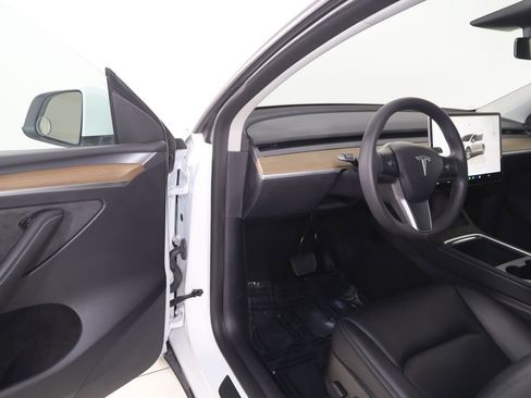 Used 2023 Tesla Model Y Long Range image 43