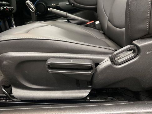 Used 2023 MINI Cooper 2-Door Hardtop FWD image 18