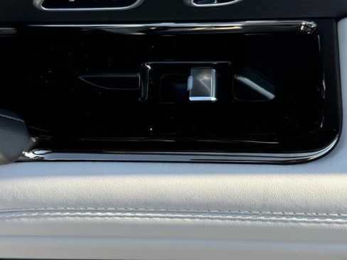 Used 2025 Land Rover Range Rover Sport SE image 20