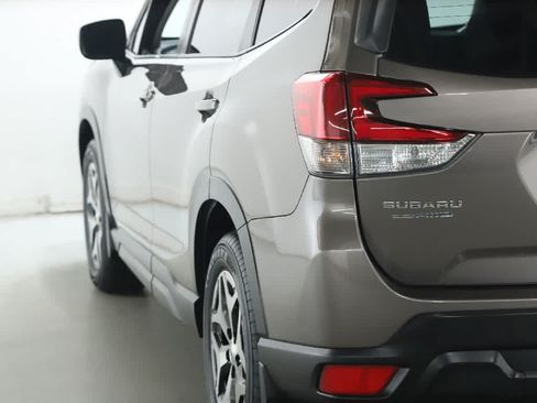 Used 2023 Subaru Forester Premium AWD/4WD image 44