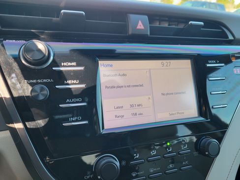 Used 2018 Toyota Camry LE image 19