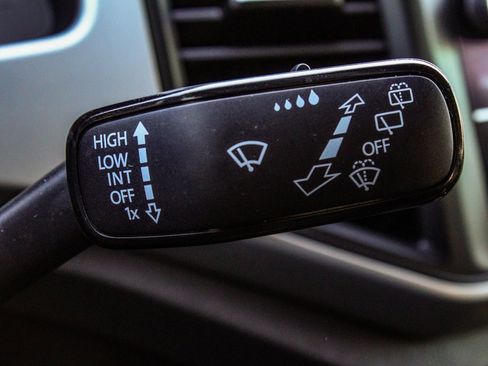 Used 2021 Volkswagen Atlas Cross Sport SE image 29