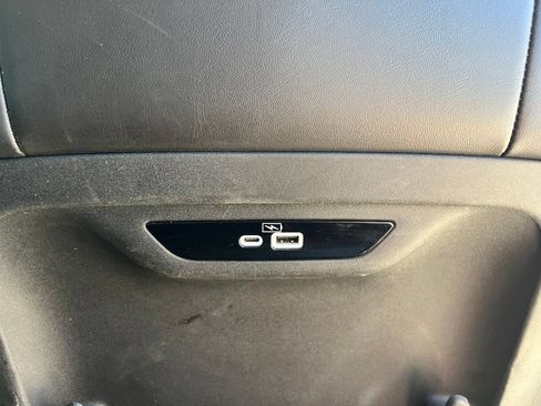 Used 2023 Chrysler Pacifica Touring-L FWD image 37