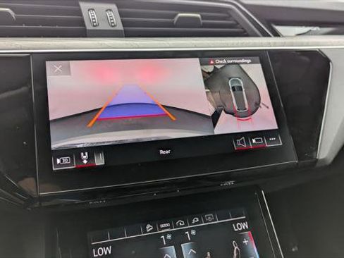 Used 2022 Audi e-tron Premium w/ Convenience Plus Package AWD/4WD image 27
