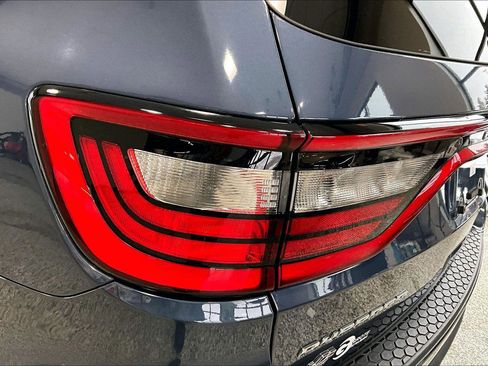 Used 2021 Dodge Durango SXT image 32