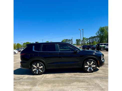 New 2026 Mitsubishi Outlander SE AWD/4WD image 3