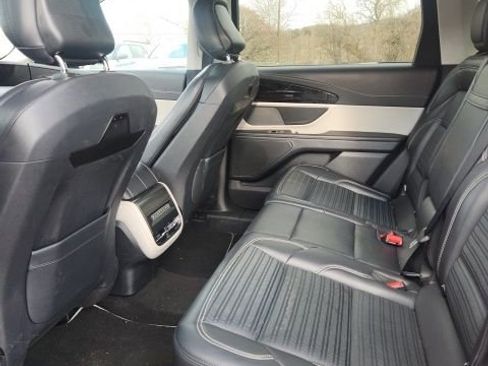 Used 2024 Lincoln Nautilus Reserve image 13