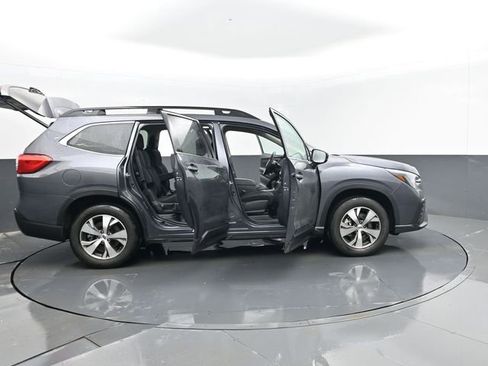 Used 2025 Subaru Ascent Premium image 30