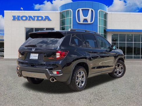 Used 2025 Honda Passport TrailSport image 3