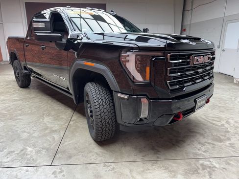 Used 2024 GMC Sierra 2500 AT4 w/ AT4 Premium Plus Package AWD/4WD image 6