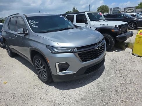 Used 2023 Chevrolet Traverse RS FWD image 2
