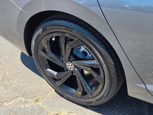 Used 2026 Volkswagen Jetta SE FWD image 10