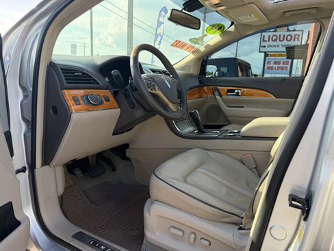 Used 2014 Lincoln MKX FWD w/ Equipment Group 102A image 8