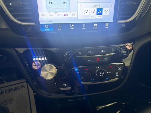 Used 2025 Chrysler Pacifica Select FWD image 36
