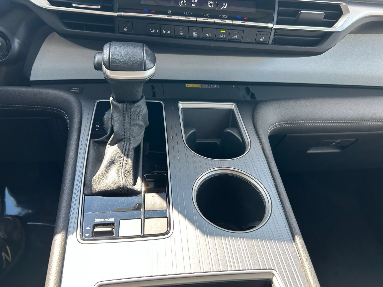Used 2025 Toyota Sienna XLE FWD image 39
