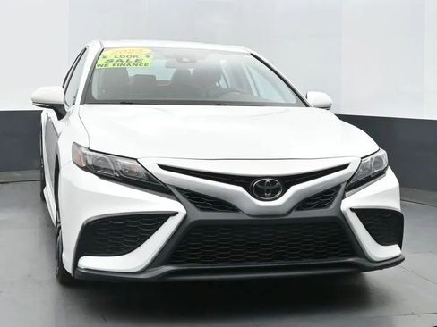 Used 2023 Toyota Camry SE image 3