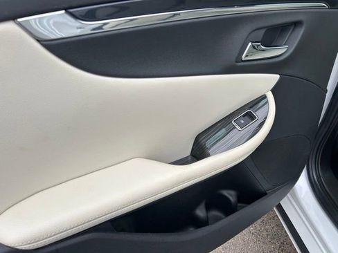 Used 2017 Chevrolet Impala LT w/ Leather Package image 17