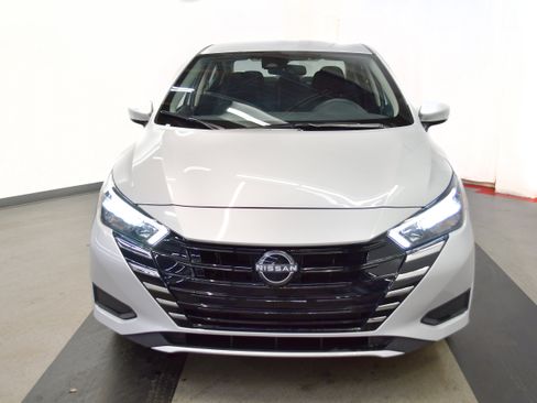 Used 2025 Nissan Versa SV image 5