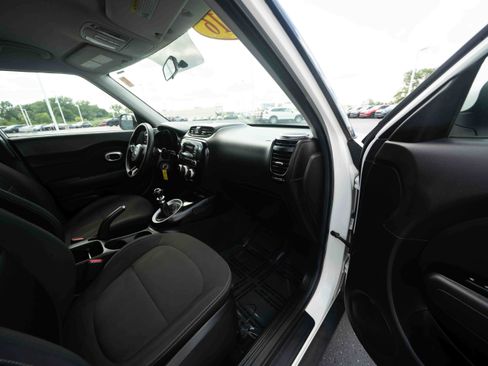 Used 2016 Kia Soul FWD image 26