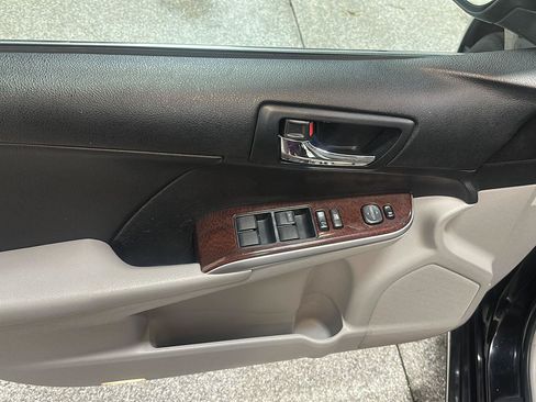Used 2014 Toyota Camry XLE FWD image 17
