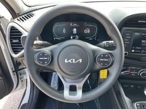 Used 2025 Kia Soul LX w/ LX Technology Package image 12
