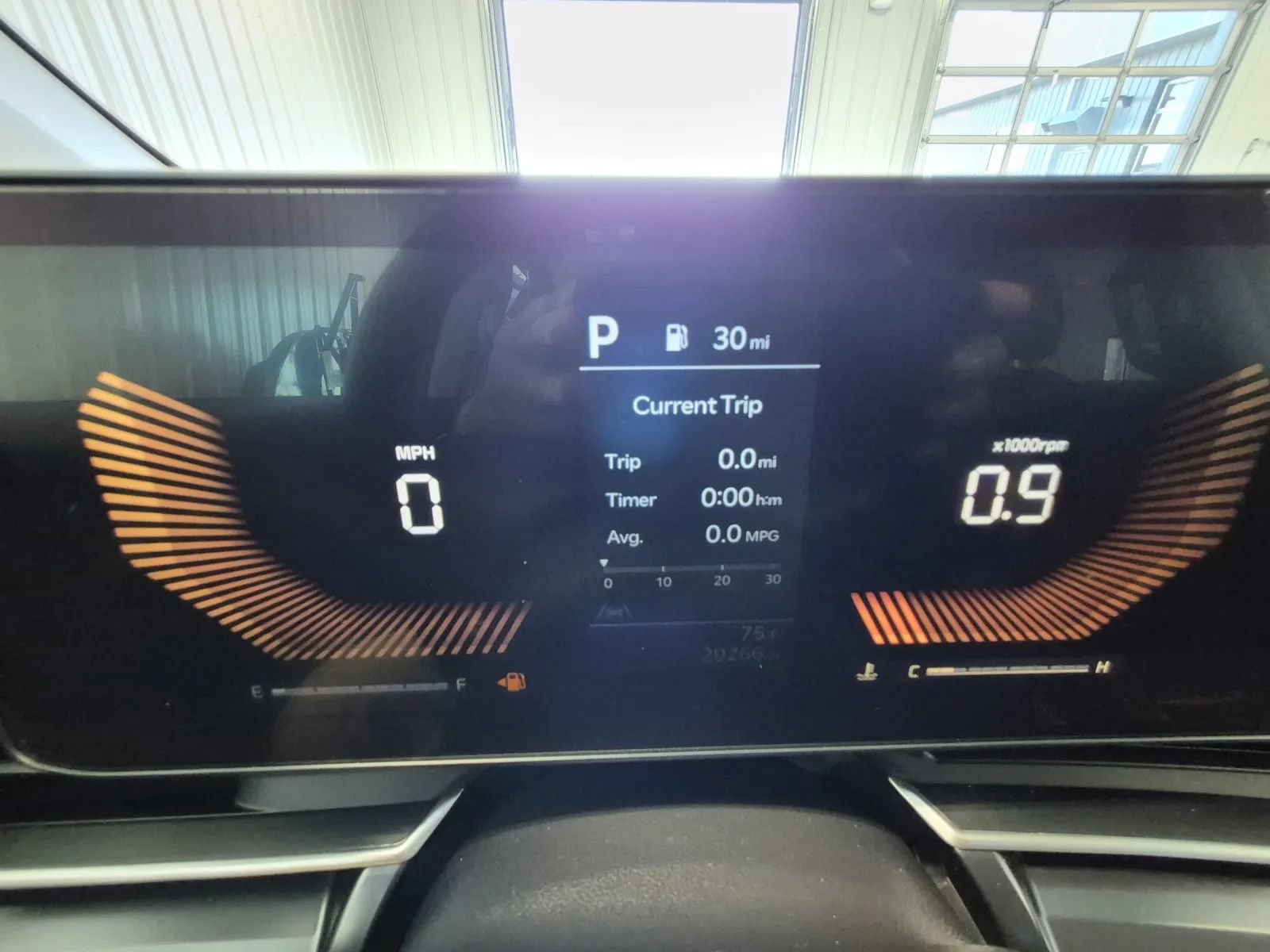 Used 2025 Kia Carnival FWD image 27