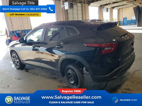 Used 2025 Chevrolet Trax RS w/ Driver Confidence Package FWD image 3