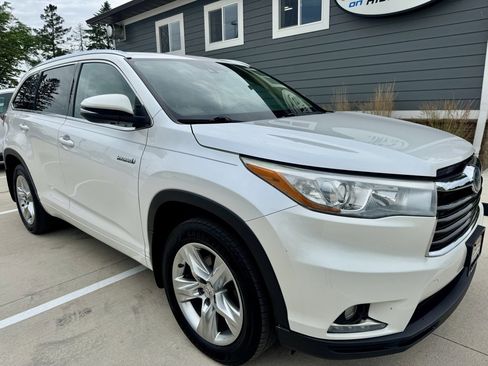 Used 2015 Toyota Highlander Limited image 2