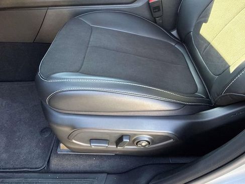New 2025 Jeep Grand Cherokee L Altitude RWD image 11