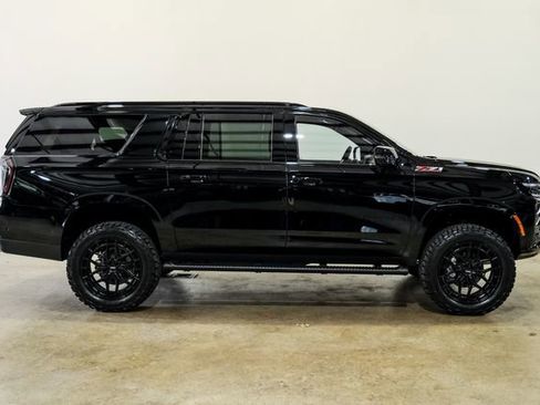 Used 2026 Chevrolet Suburban Z71 w/ Comfort Package AWD/4WD image 26