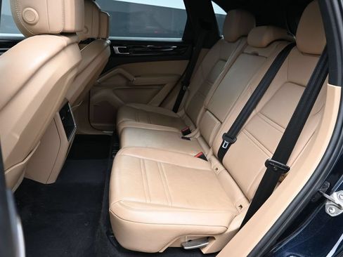 Certified 2019 Porsche Cayenne AWD/4WD image 17