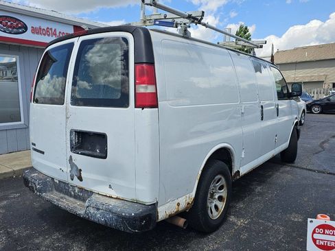 Used 2010 Chevrolet Express 1500 RWD image 6