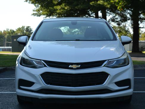 Used 2016 Chevrolet Cruze LT w/ Convenience Package FWD image 2