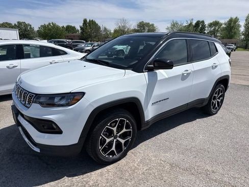 Used 2025 Jeep Compass Limited AWD/4WD image 2