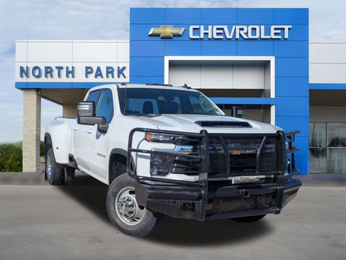 Used 2024 Chevrolet Silverado 3500 LT image 1