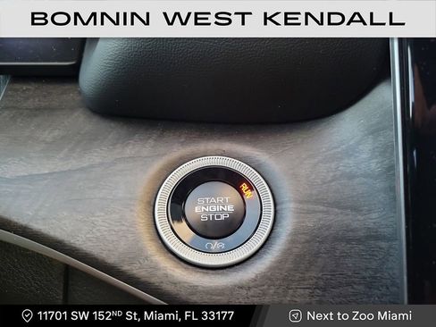 Used 2025 Jeep Grand Cherokee Limited w/ Black Appearance Package image 17