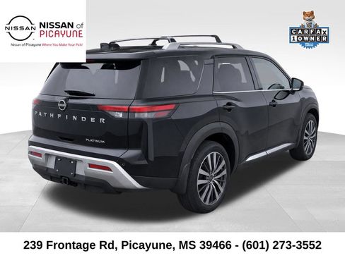 Used 2022 Nissan Pathfinder Platinum w/ Cargo Package FWD image 4