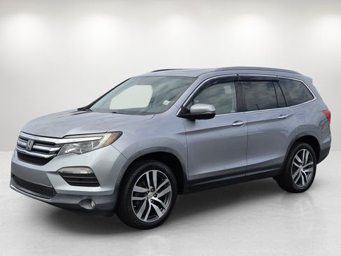 Used 2017 Honda Pilot Touring image 1