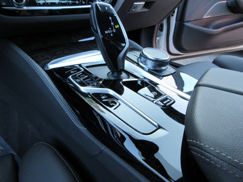 Used 2023 BMW 530e w/ M Sport Package image 52