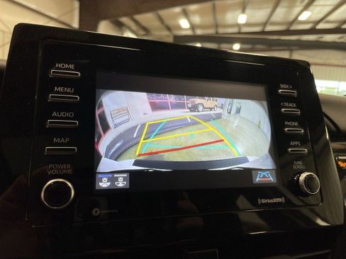 Used 2022 Toyota Camry SE w/ Convenience Package FWD image 19