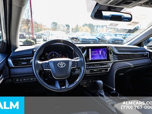 Used 2025 Toyota Camry LE image 28